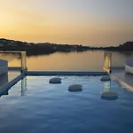 Petasos & - Small Luxury Of The World פלאטיס יאלוס