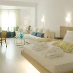 Petasos & - Small Luxury Of The World פלאטיס יאלוס