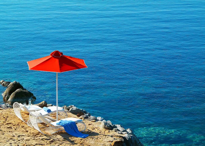 Petasos & - Small Luxury Of The World